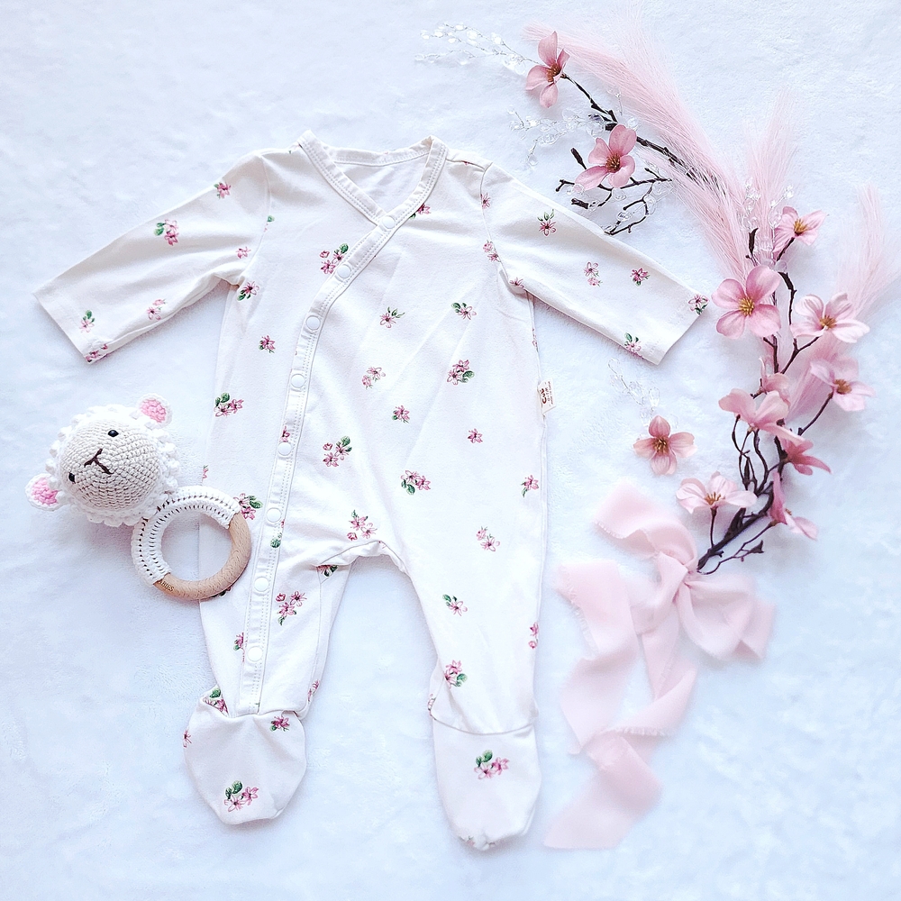 🌸 Cozy Cub Floral Footed Sleeper – Size 0–1 Month 🌸 Newborn Baby Outfit